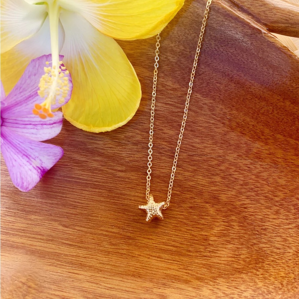 Starfish Pendant Necklace